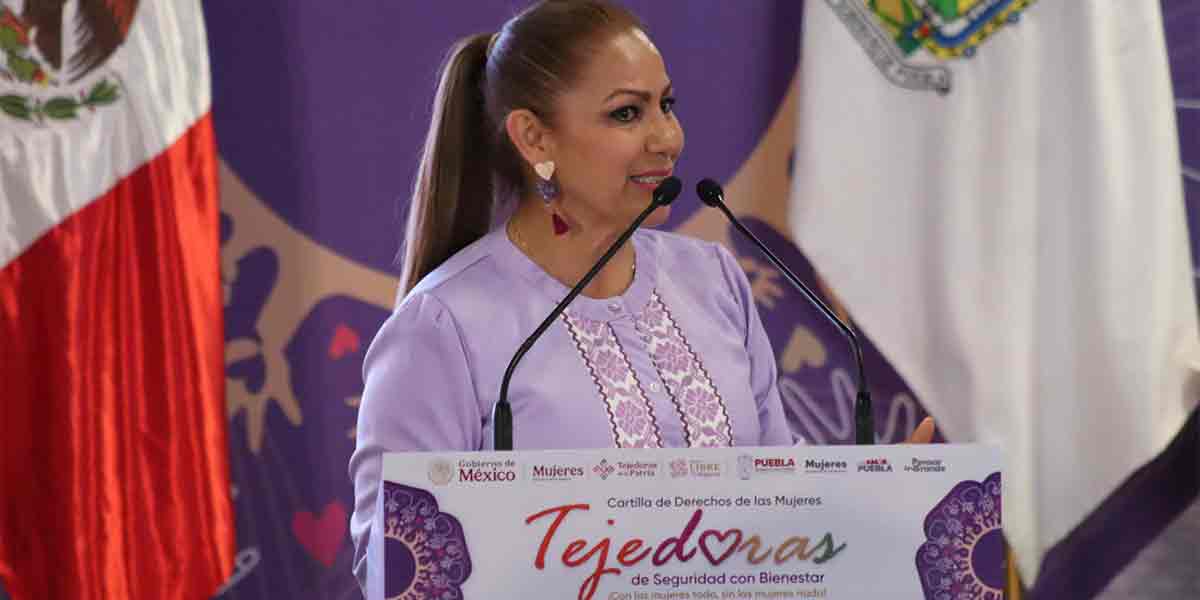 Seguridad con Bienestar: Secretaría de Mujeres entrega Cartilla de Derechos a poblanas