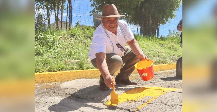 Héroes del mantenimiento urbano en Amozoc: Bachean, Podan, limpian y pintan calles.