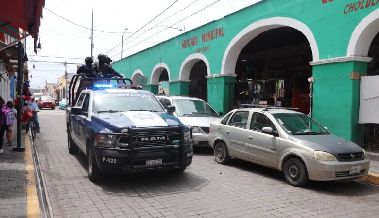 Operativos permanentes en mercados de San Pedro Cholula para salvaguardar el orden y la seguridad