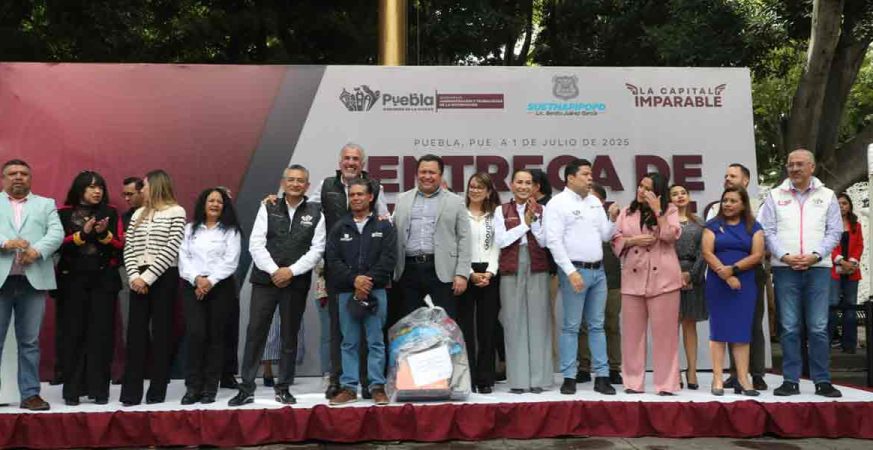 Entrega Gobierno de la Ciudad uniformes a integrantes del Sindicato del Ayuntamiento de Puebla