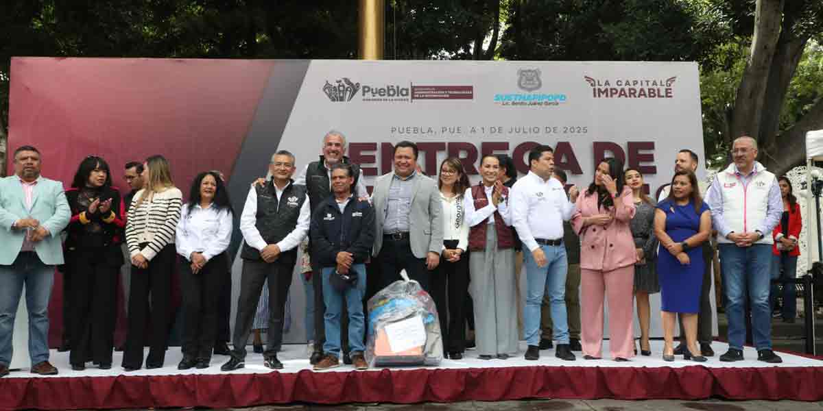 Entrega Gobierno de la Ciudad uniformes a integrantes del Sindicato del Ayuntamiento de Puebla