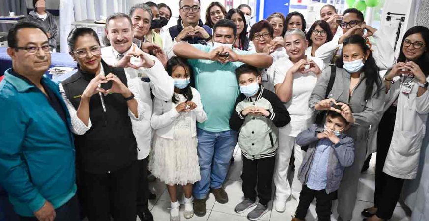 Tras un exitoso trasplante en el Hospital para la Niñez Poblana, Juan Diego regresa a casa