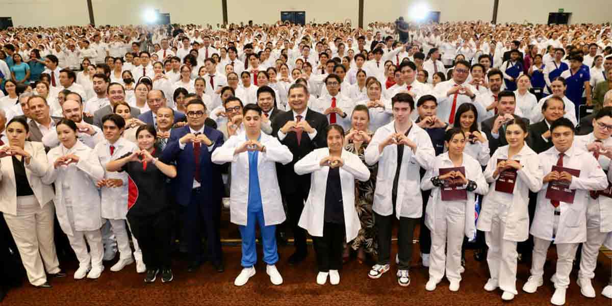 Gobierno de Puebla impulsa a jóvenes talentosos que cuidan salud de poblanos