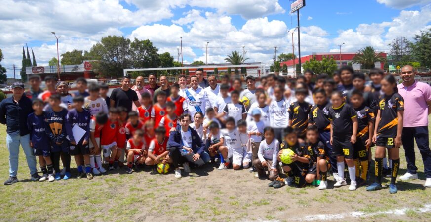 PRESIDENTE JUAN MANUEL ALONSO INAUGURA TALLERES DE FÚTBOL CLUB PUEBLA EN TEXMELUCAN