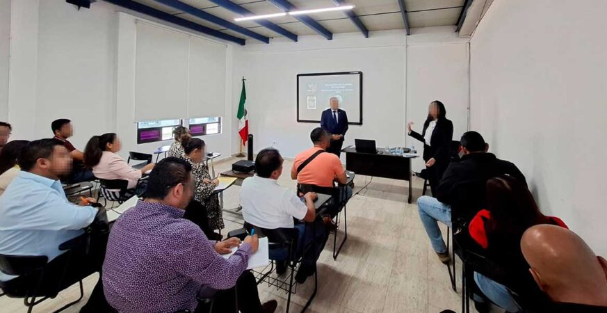 Especialistas de Estados Unidos capacitan a personal de la Fiscalía General del Estado de Puebla en el Instituto de Formación Profesional