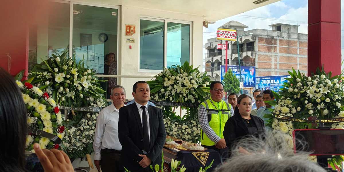 San Martín Texmelucan rinde homenaje a bombero con 17 años de servicio