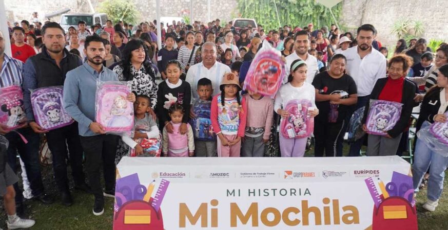 Con programa “Mi Historia Mi Mochila” entregan más de 200 mochilas a diferentes alumnos de Amozoc.