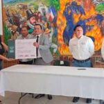 En compañía de Gaby “La Bonita” Sánchez, Tonantzin Fernández entrega becas a jóvenes deportistas y universitarios