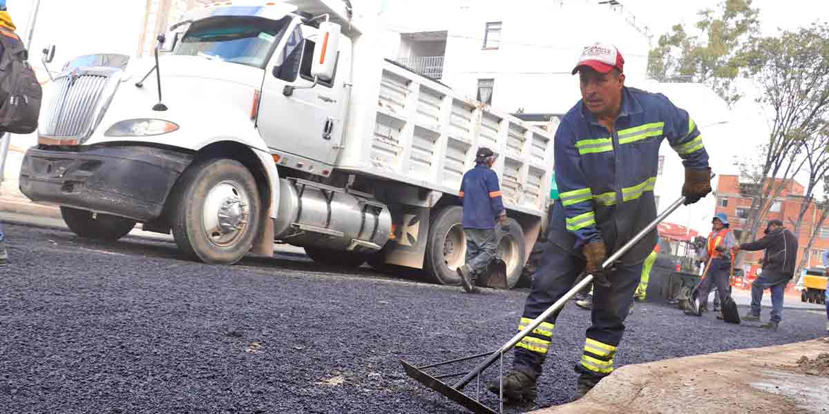 Avanza Gobierno de la Ciudad con rehabilitación vial en la unidad habitacional Loma Bella