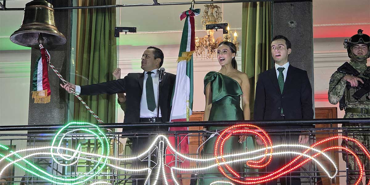 ENCABEZA ALCALDE DE TEXMELUCAN, JUAN MANUEL ALONSO, CEREMONIA DE GRITO DE INDEPENDENCIA