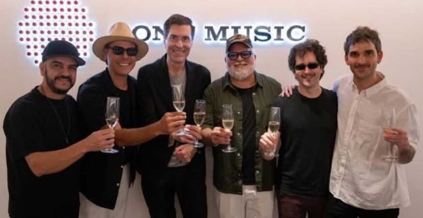 Con nuevo disco en camino, Jumbo vuelve a casa de la mano de Sony Music México
