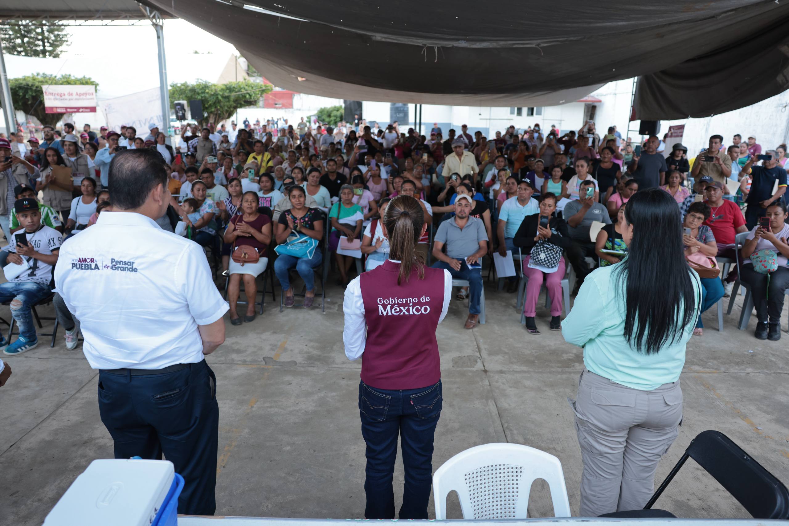 EN LA COMUNIDAD DE LA CEIBA, PUEBLA, PRESIDENTA CLAUDIA SHEINBAUM REAFIRMA SU COMPROMISO DE AYUDAR A LAS Y LOS AFECTADOS POR LAS LLUVIAS