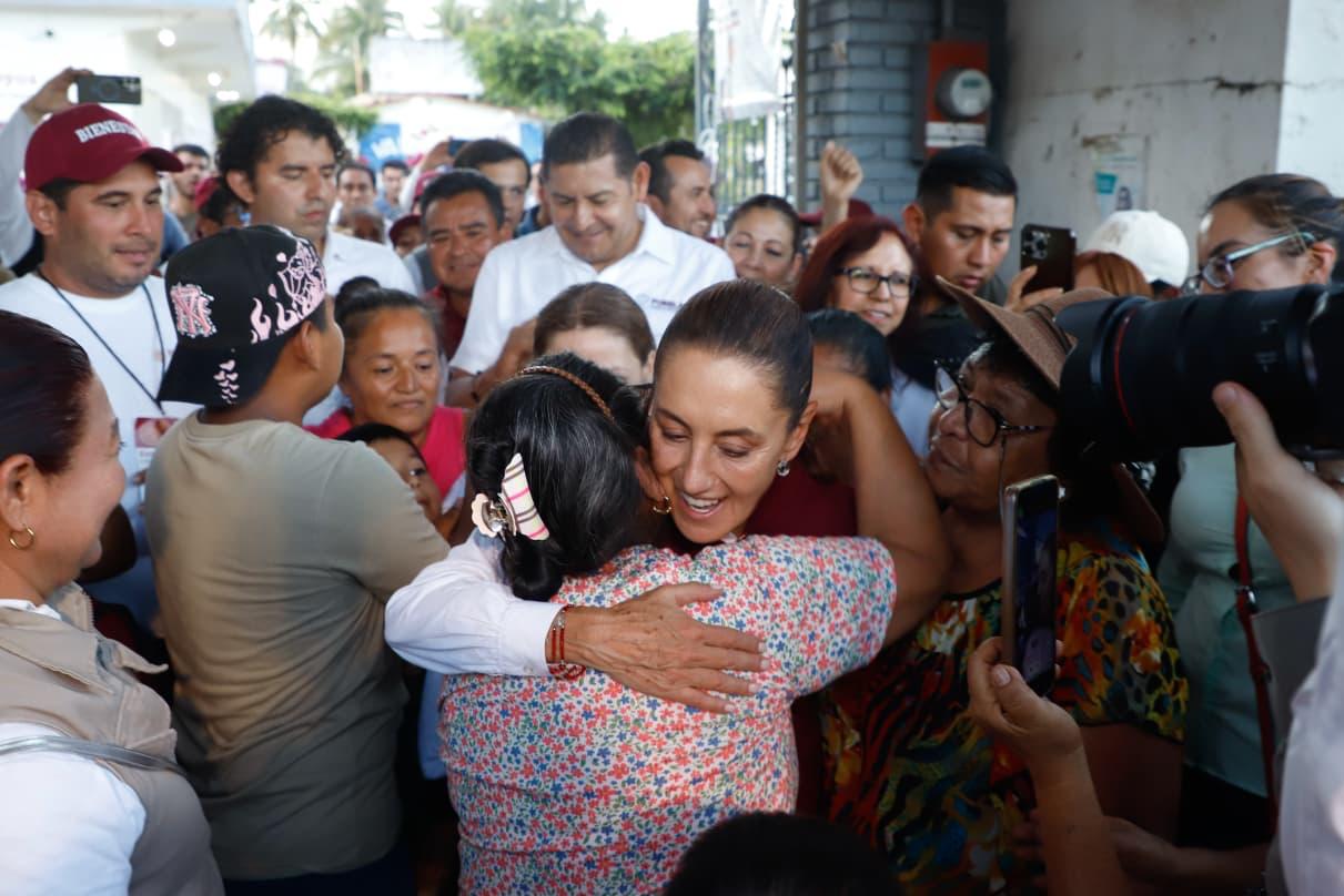 "EL GOBIERNO DE MÉXICO ESTÁ CON USTEDES": PRESIDENTA CLAUDIA SHIENBAUM VISITA LA CEIBA EN XICOTEPEC, PUEBLA PARA SUPERVISAR ENTREGA DE APOYOS A FAMILIAS AFECTADAS POR LAS LLUVIAS
