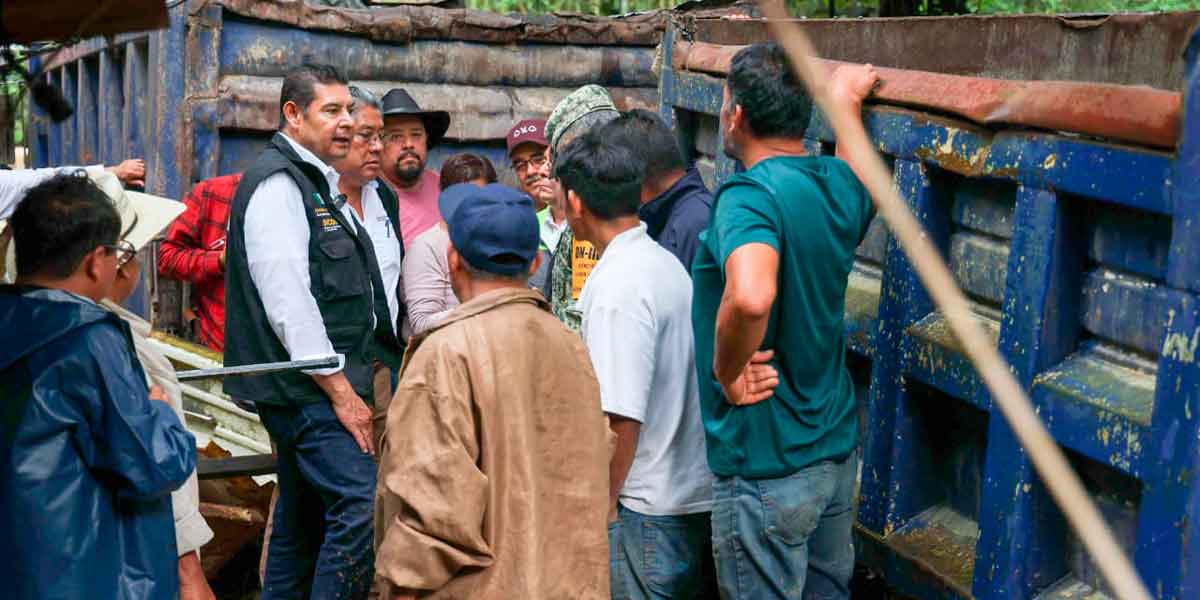 Gobierno de Puebla mantiene vigilancia y apoyo permanente a familias afectadas por lluvias en la Sierra Norte