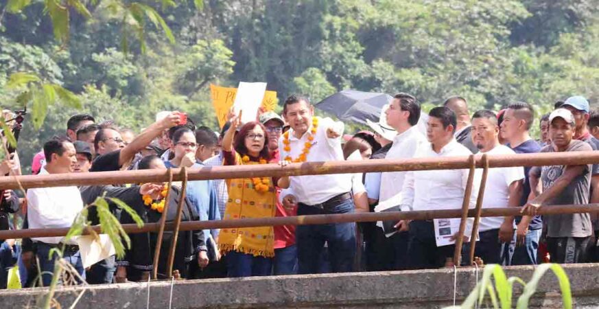 Rehabilitarán gobierno federal y estatal puente que comunica a Zihuateutla y Tlaola