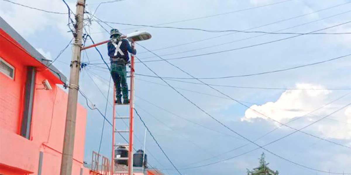 CONTINÚA GOBIERNO DE TEXMELUCAN REHABILITACIÓN DE LUMINARIAS