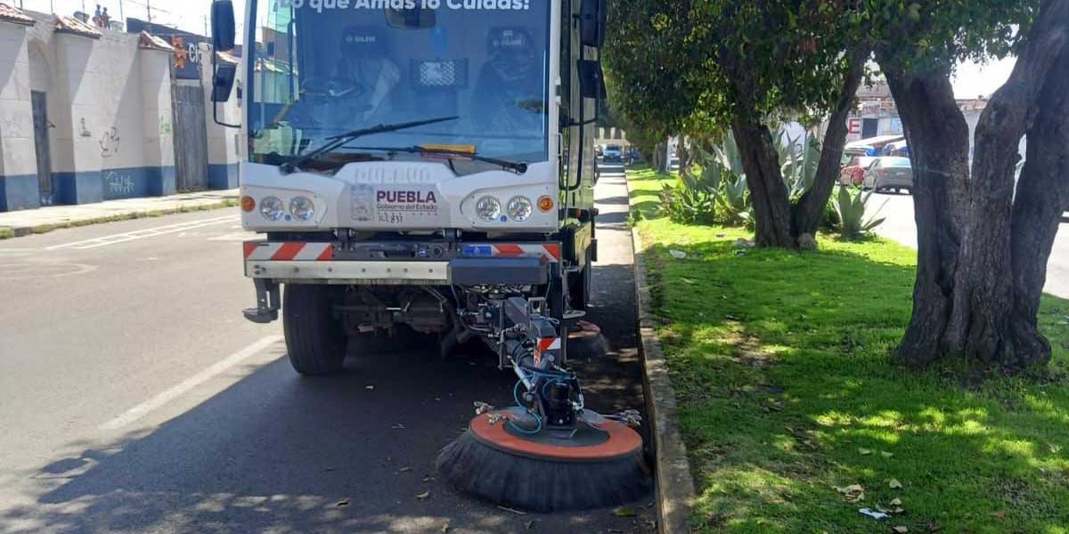 En temporada de lluvias, gobierno estatal intensifica limpieza de vialidades con barrido mecánico