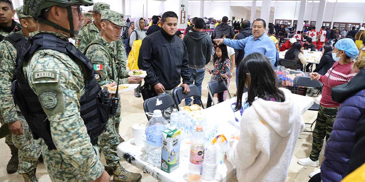 Fuerzas armadas, con sensibilidad y prontitud, atienden a la población afectada en la Sierra Norte