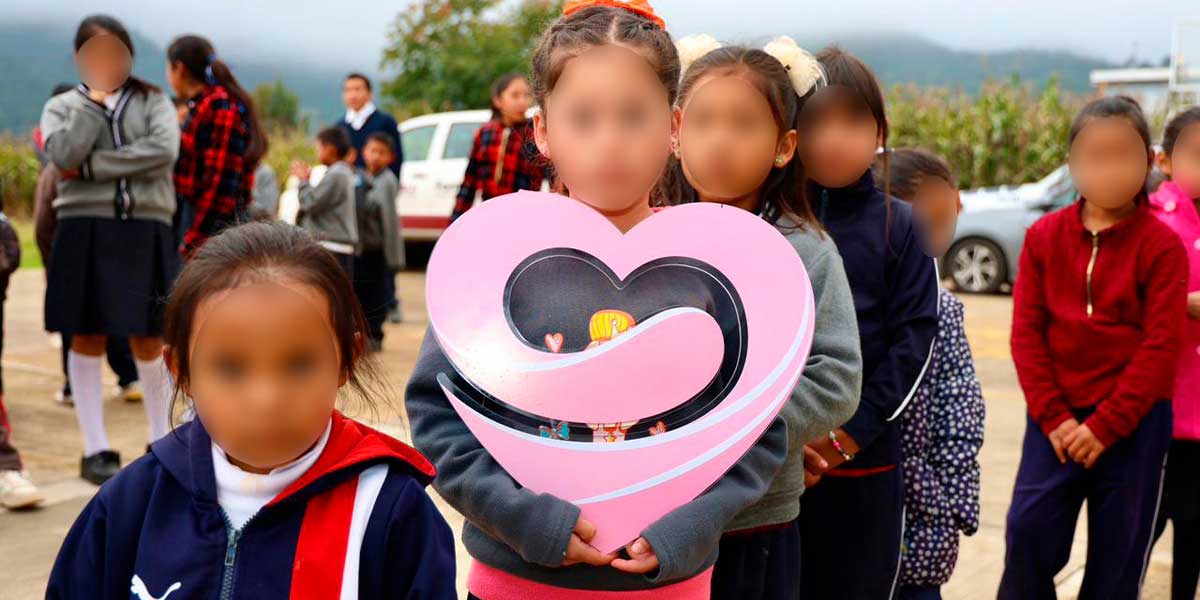 SEDIF entrega apoyos mediante el programa “Todos a la Escuela”