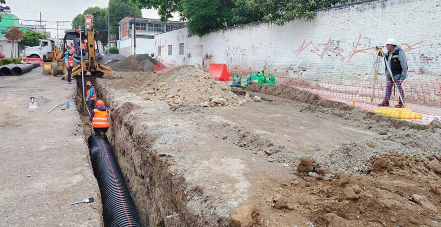 En beneficio de 18 mil habitantes de las colonias Aquiles Serdán y La Libertad, Agua de Puebla renovó la red de agua y drenaje