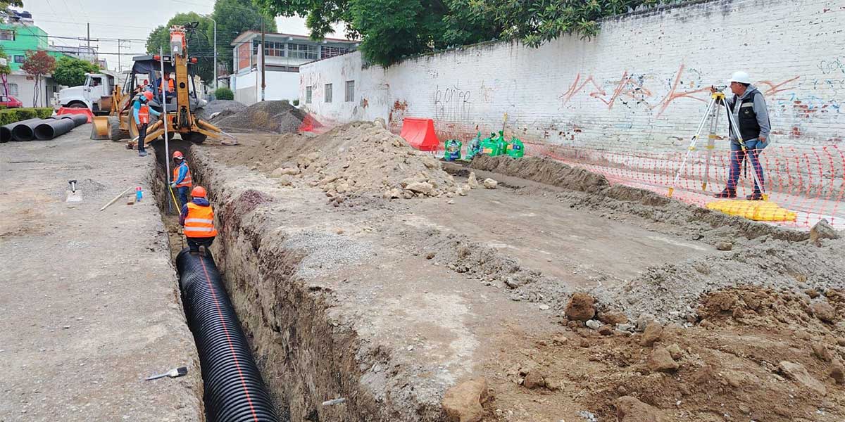 En beneficio de 18 mil habitantes de las colonias Aquiles Serdán y La Libertad, Agua de Puebla renovó la red de agua y drenaje