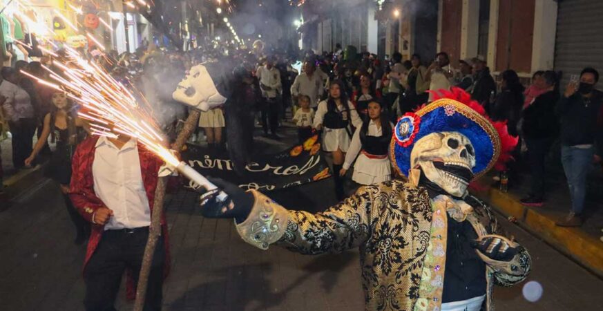 El Desfile de Animeros llenó de magia y color a San Pedro Cholula