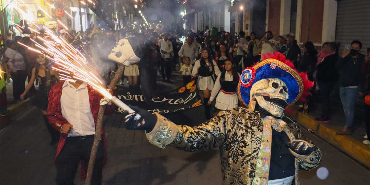 El Desfile de Animeros llenó de magia y color a San Pedro Cholula