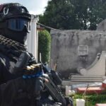 Tonantzin Fernández entrega cascos gratuitos a motociclistas de San Pedro Cholula