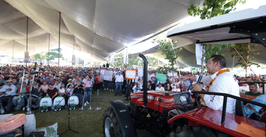 Insumos y tecnología para el campo impulsan soberanía alimentaria en Tenampulco: Armenta