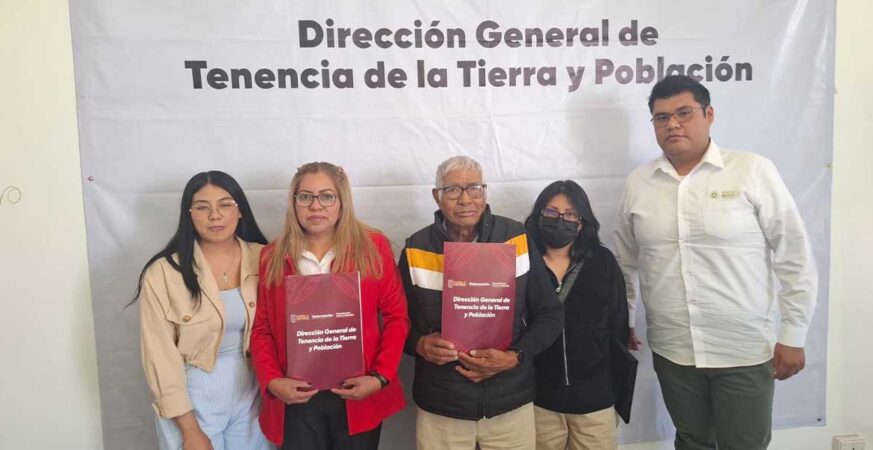 RECIBEN PRIMEROS 3 BENEFICIARIOS SU TÍTULO DE PROPIEDAD EN EL MARCO DEL PROGRAMA DE REGULARIZACIÓN EN TEXMELUCAN