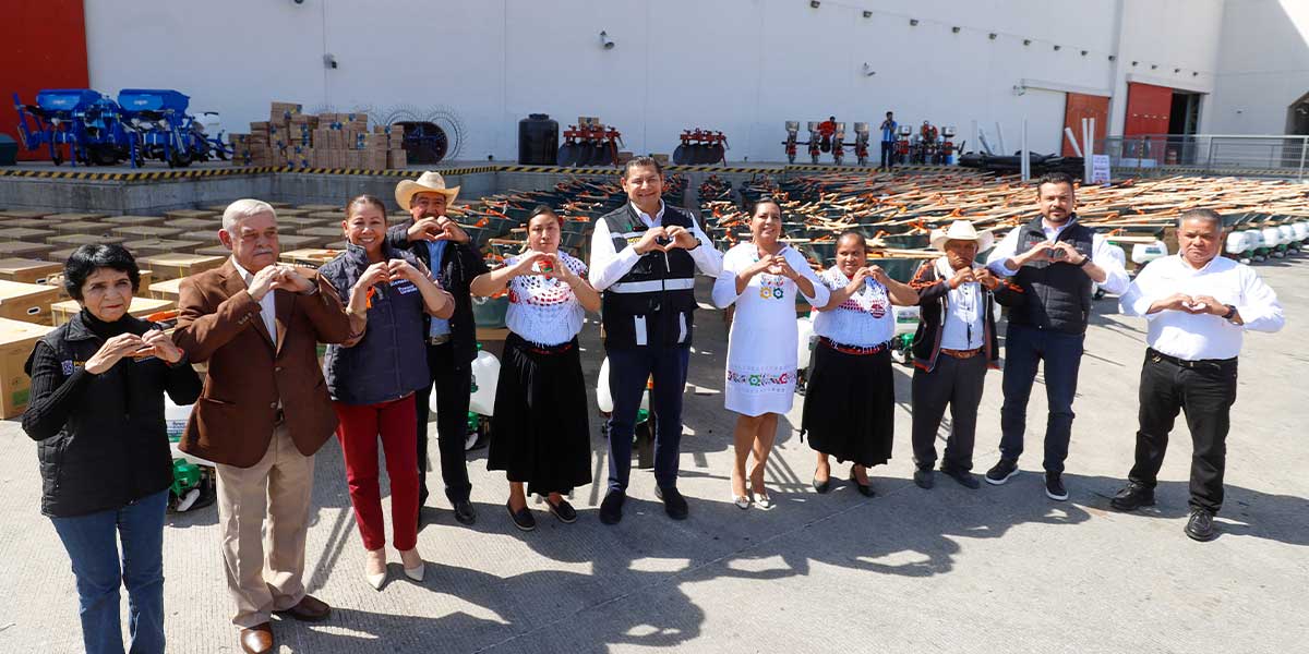 Mega entrega de apoyos para el campo, acto de justicia en Puebla