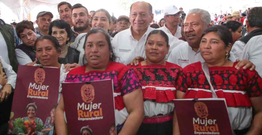 Con inversión de 8 mdp, gobierno estatal reconstruye campo afectado en Huauchinango