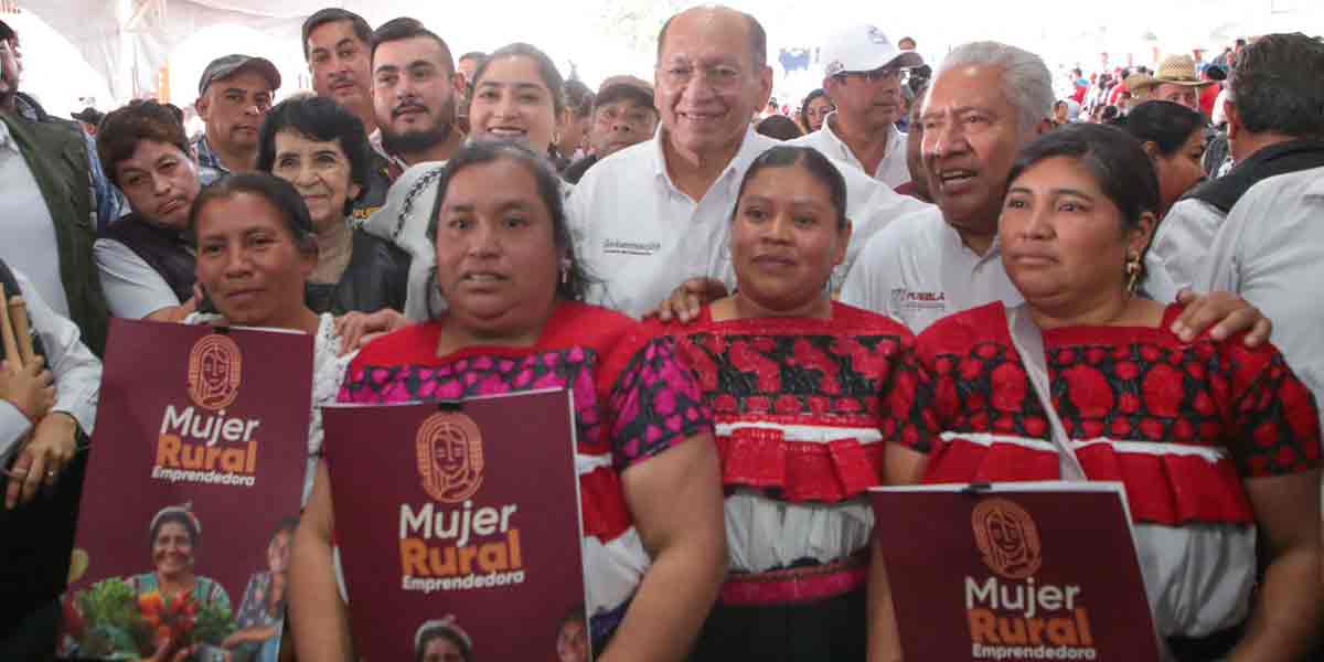Con inversión de 8 mdp, gobierno estatal reconstruye campo afectado en Huauchinango