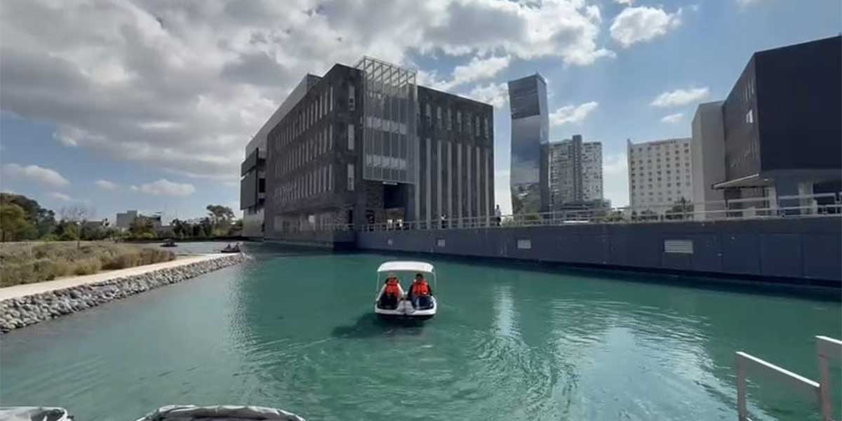 Lago del CIS en Puebla estrena paseos en lancha; promueve convivencia familiar