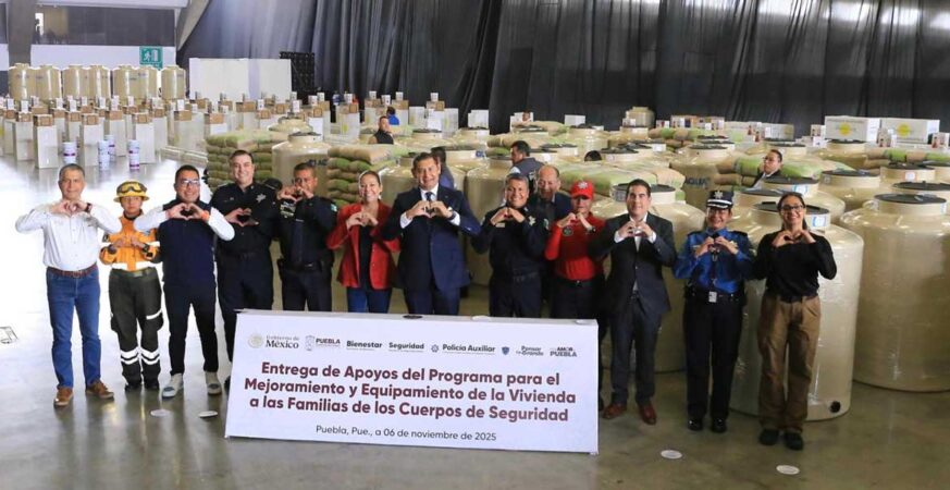 Gobierno entrega 110 mdp en apoyos de vivienda a 12 mil policías para dignificar labores policiales