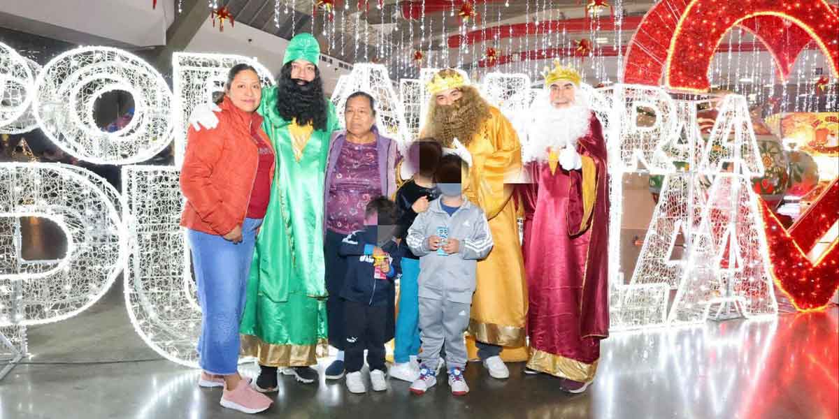 Festival Navideño alegra a niñez poblana en fiestas decembrinas