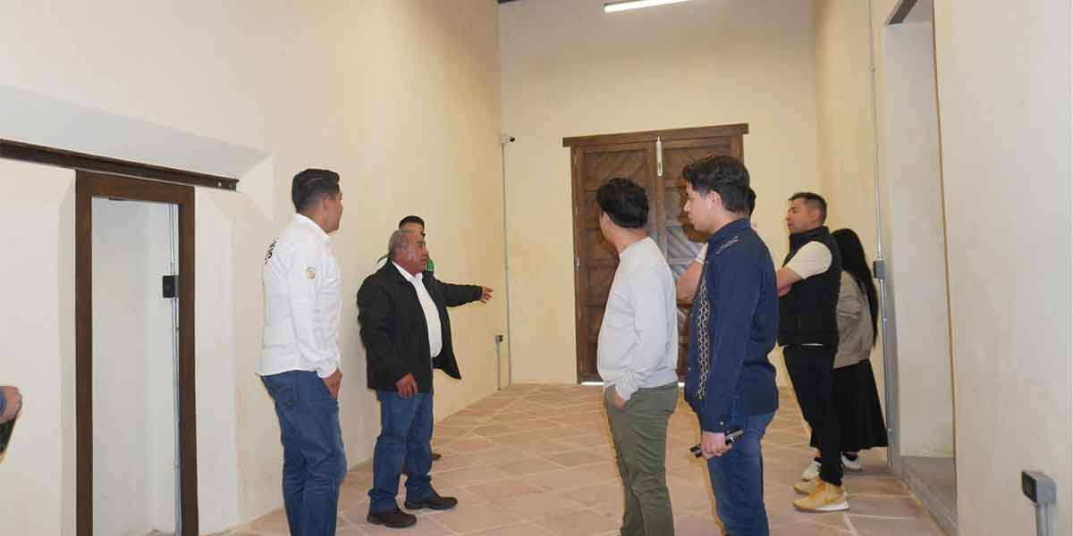 Severiano de la Rosa Romero realiza supervisión en la Restauración de la Antigua Estación del Tren en Amozoc