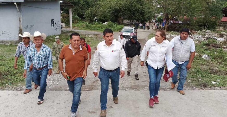 Con sensibilidad y visión humanista, gobierno estatal mantiene atención a familias de Chicontla