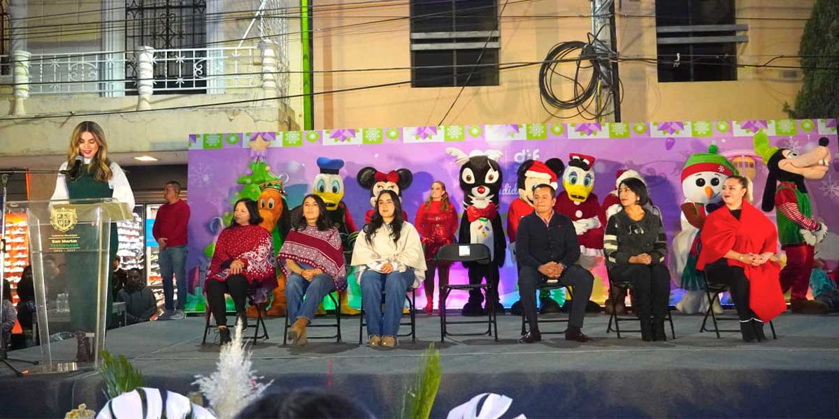 AUTORIDADES MUNICIPALES Y EMPRESARIOS REALIZARON EL ENCENDIDO DEL ÁRBOL DE NAVIDAD EN EL ZÓCALO DE TEXMELUCAN