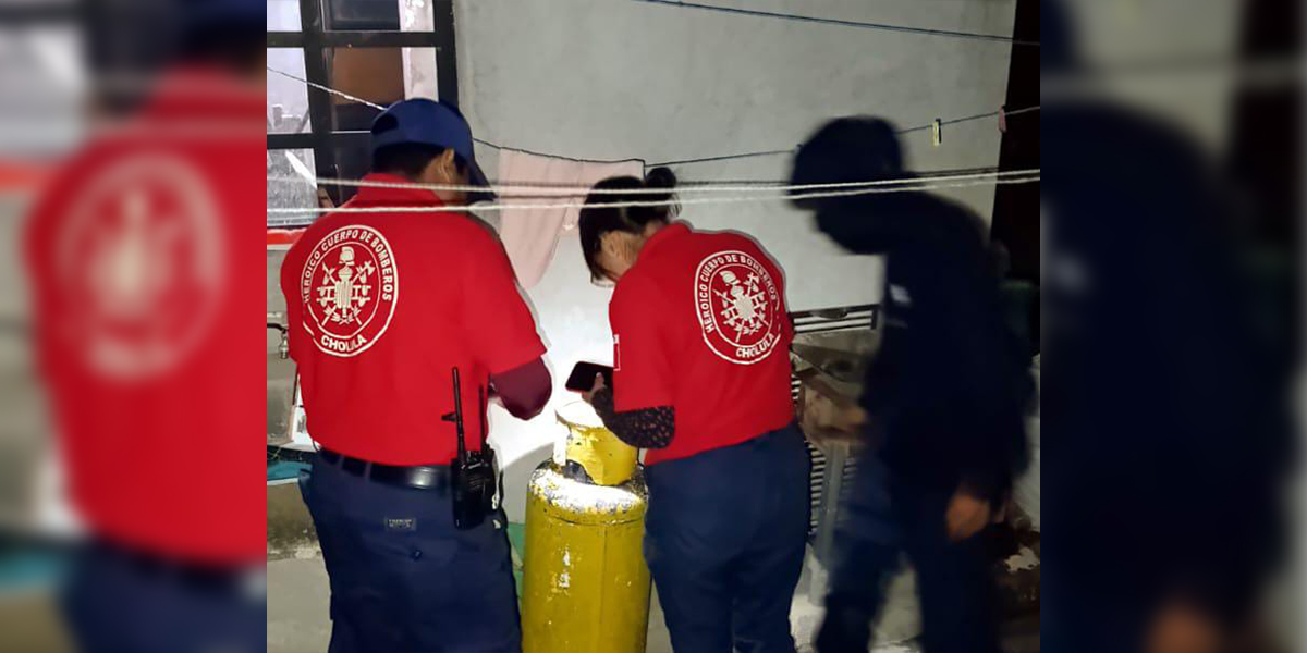 Acción inmediata de Vialidad Municipal de la SSC Cholula y Protección Civil permite sofocar incendio y poner a salvo a una adulta mayor