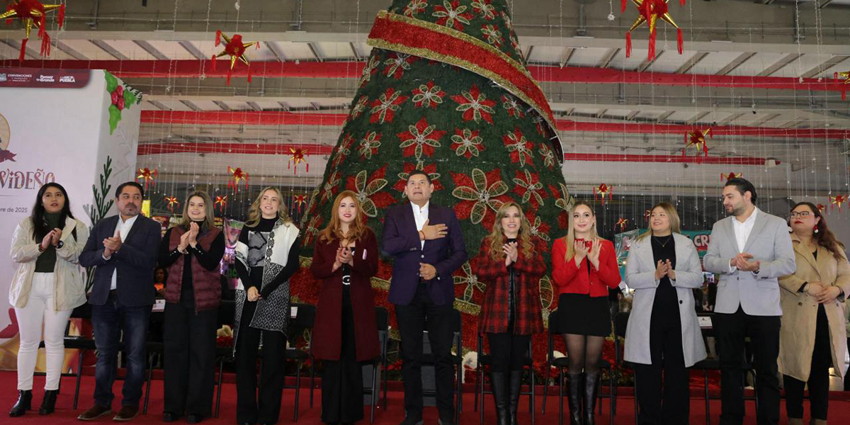 FAMILIAS POBLANAS CONVIVEN CON PAZ Y ALEGRÍA EN EL FESTIVAL NAVIDEÑO 2025
