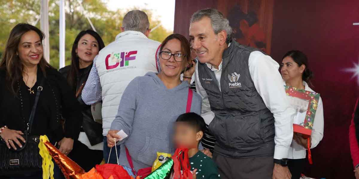 Blanca Mágica Navidad: música y danza iluminan el Zócalo de Puebla