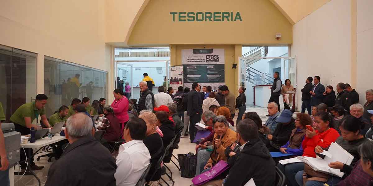 Llega Puebla Brilla a Jardines de Santa Rosa; inaugura Pepe Chedraui 201 luminarias Led