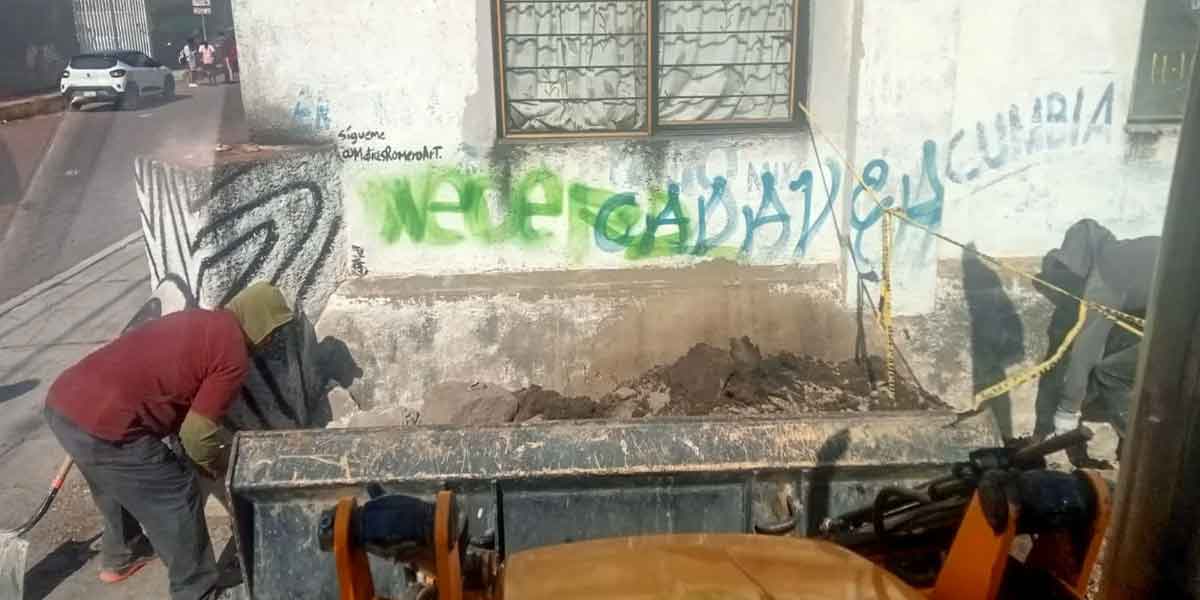 SOSAPACH RETIRA ESCOMBRO EN LA 16 ORIENTE TRAS REPORTE