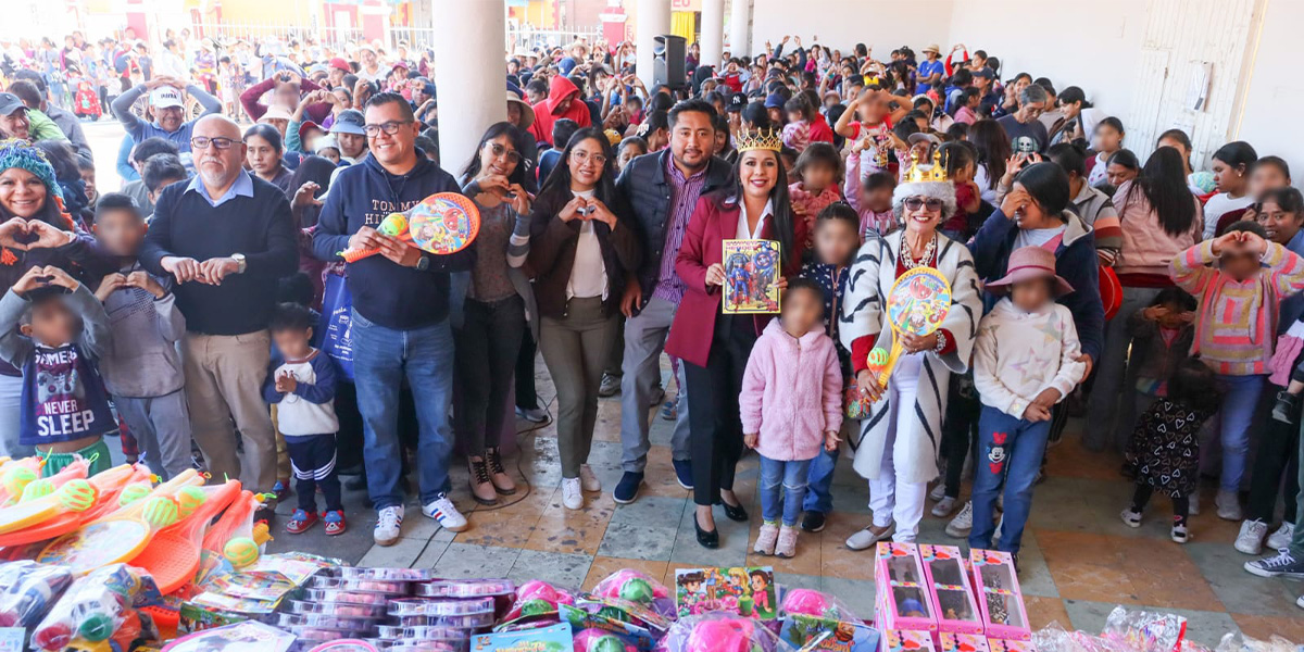 Andrés Villegas encabeza la entrega de juguetes y la rosca de Reyes Magos en Chalchicomula de Sesma
