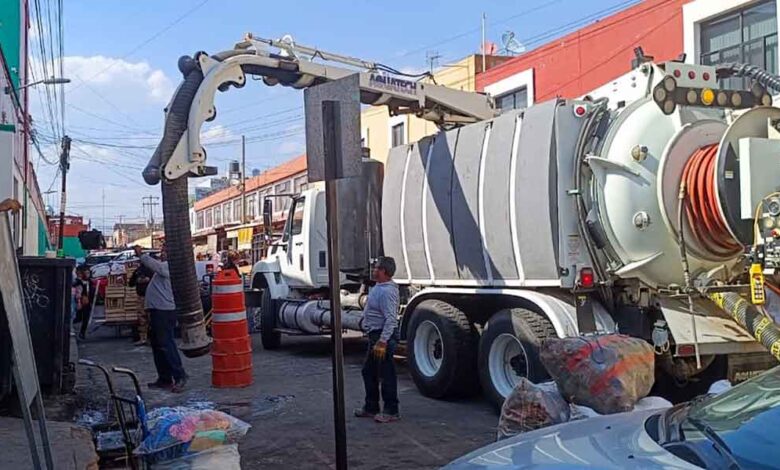 Acciones de mantenimiento sanitario en el mercado municipal Cosme del Razo