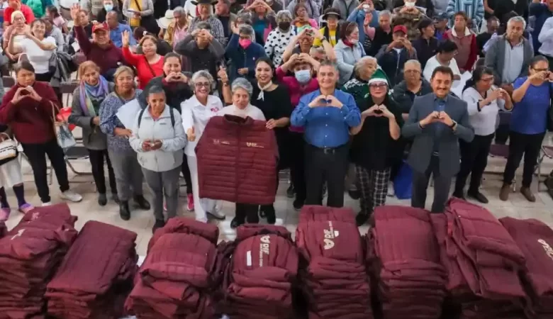 Inicia el programa Abrigando Cholula en Santiago Momoxpan