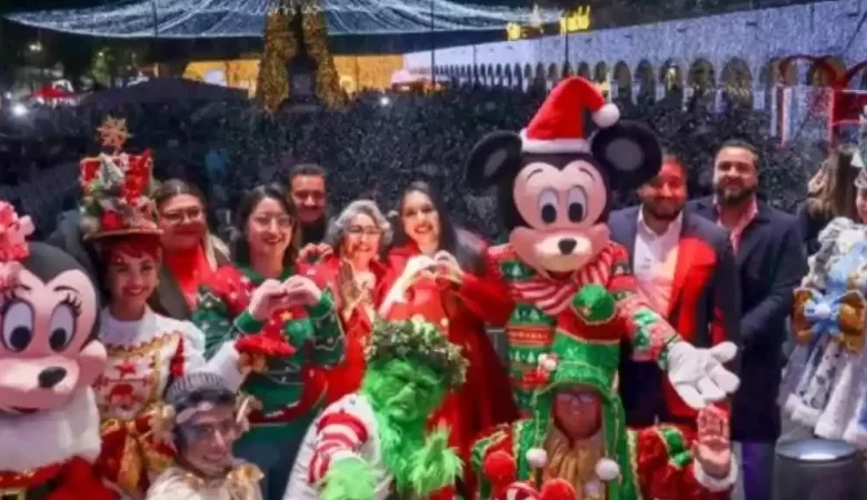 Tonantzin Fernández enciende la Navidad en San Pedro Cholula