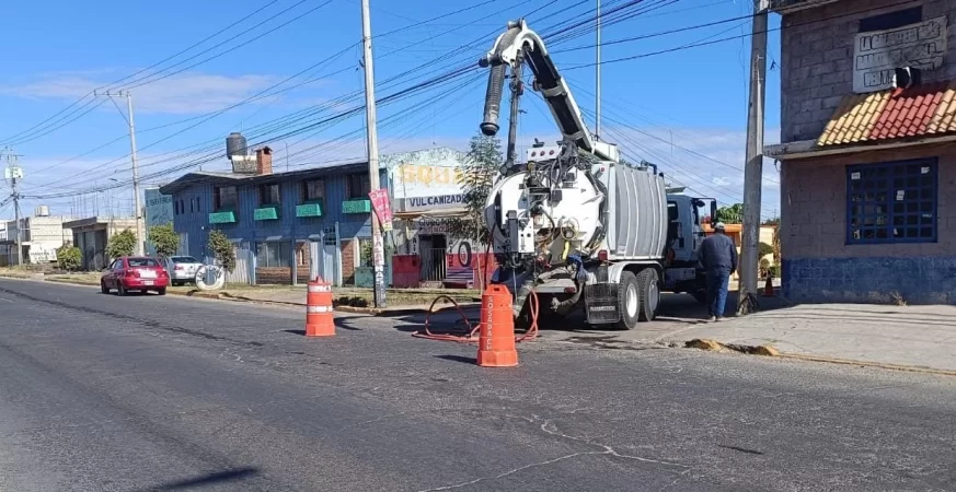 SOSAPACH REALIZA DESAZOLVE POR TAPONAMIENTO EN LA RED DE ALCANTARILLADO SANITARIO DE SAN SEBASTIÁN