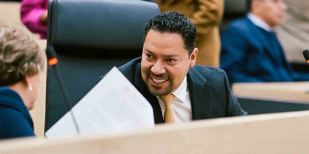 Andrés Villegas presenta iniciativa para modernizar bibliotecas públicas de Puebla